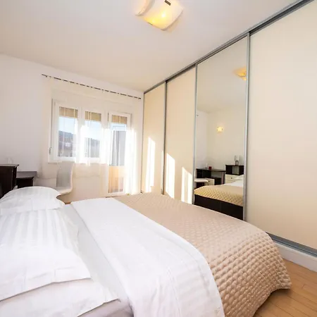 Lazuli Apartment