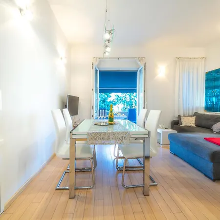 Lazuli Apartment